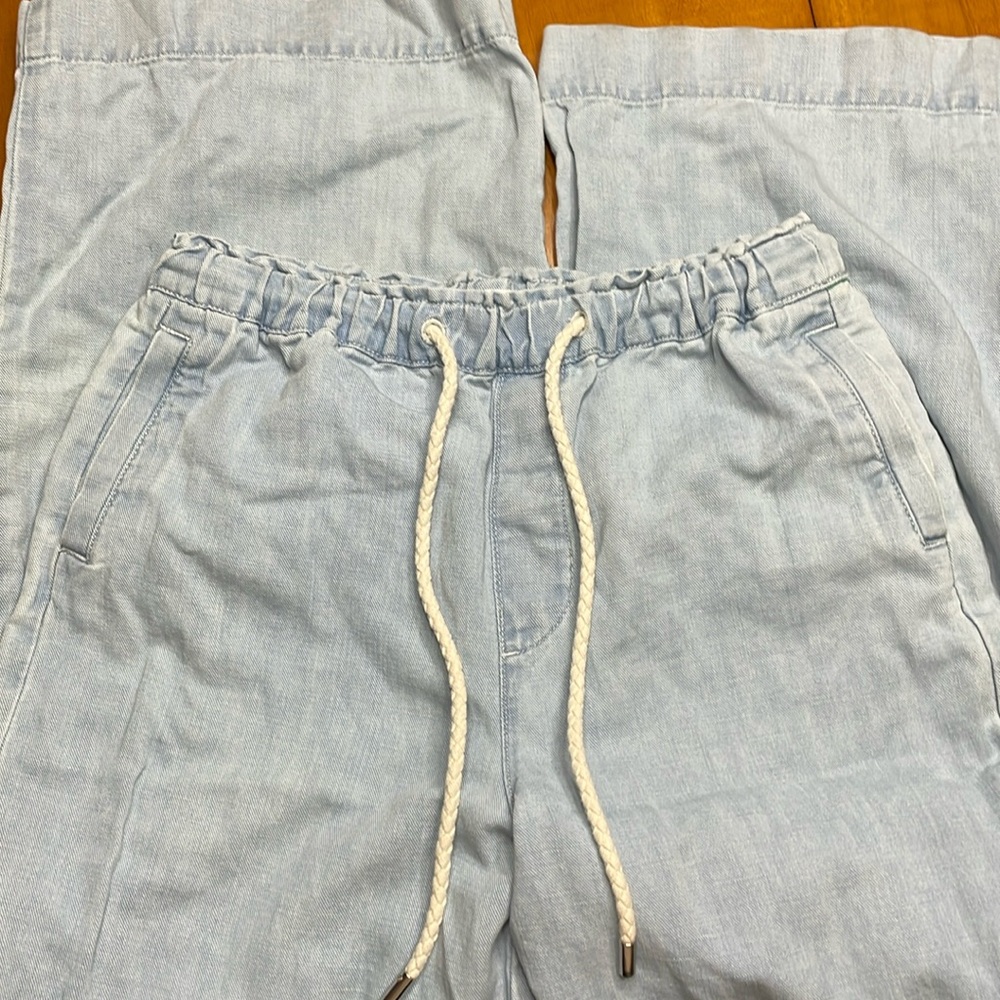 Womens LOFT pull on wide leg jeans with tie front. High waist size medium